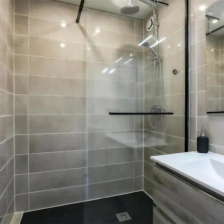 Appartement Rénové Avec Balcon, Centre Val Thorens, Proche Pistes, 2 Pers, 3 Flocons Argent - Fr-1-637-26 *
